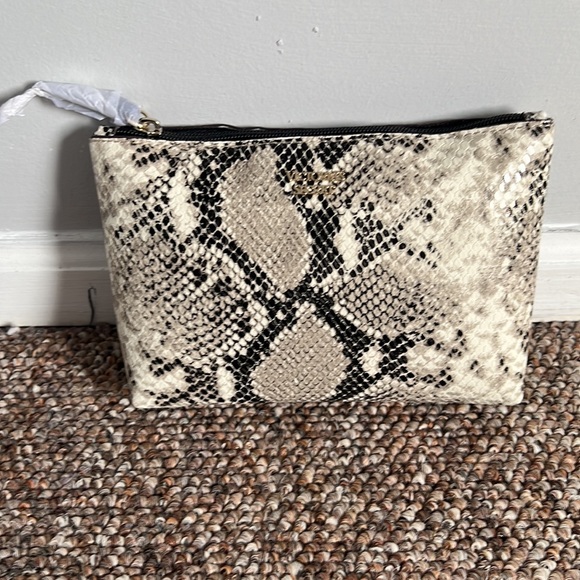 Victoria Secret 3 Pcs Beauty-To-Go Trio Makeup Bags! - Picture 3 of 7